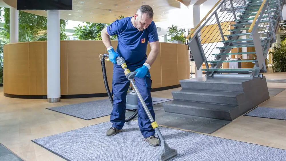 Winterdienst und Gebäudereinigung in Aachen – Alles aus einer Hand